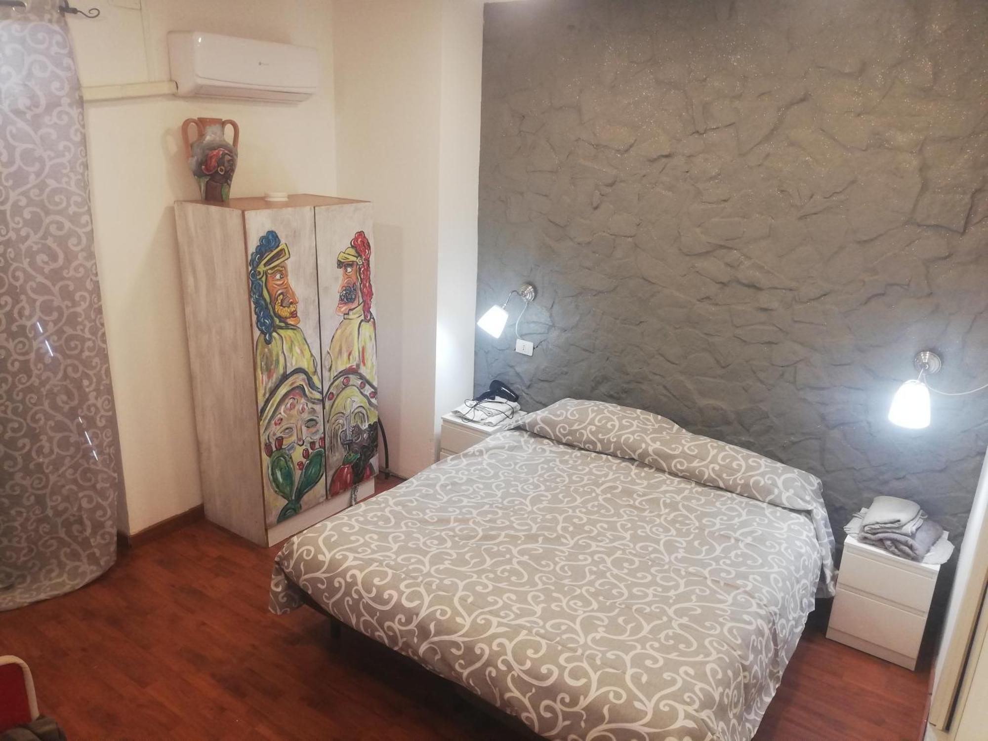 Апартаменты Emily House Катания Номер фото
